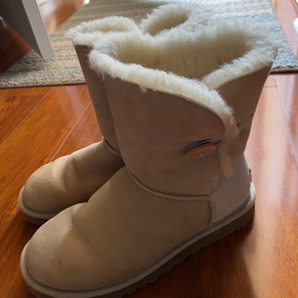 UGG BOOTS size 8